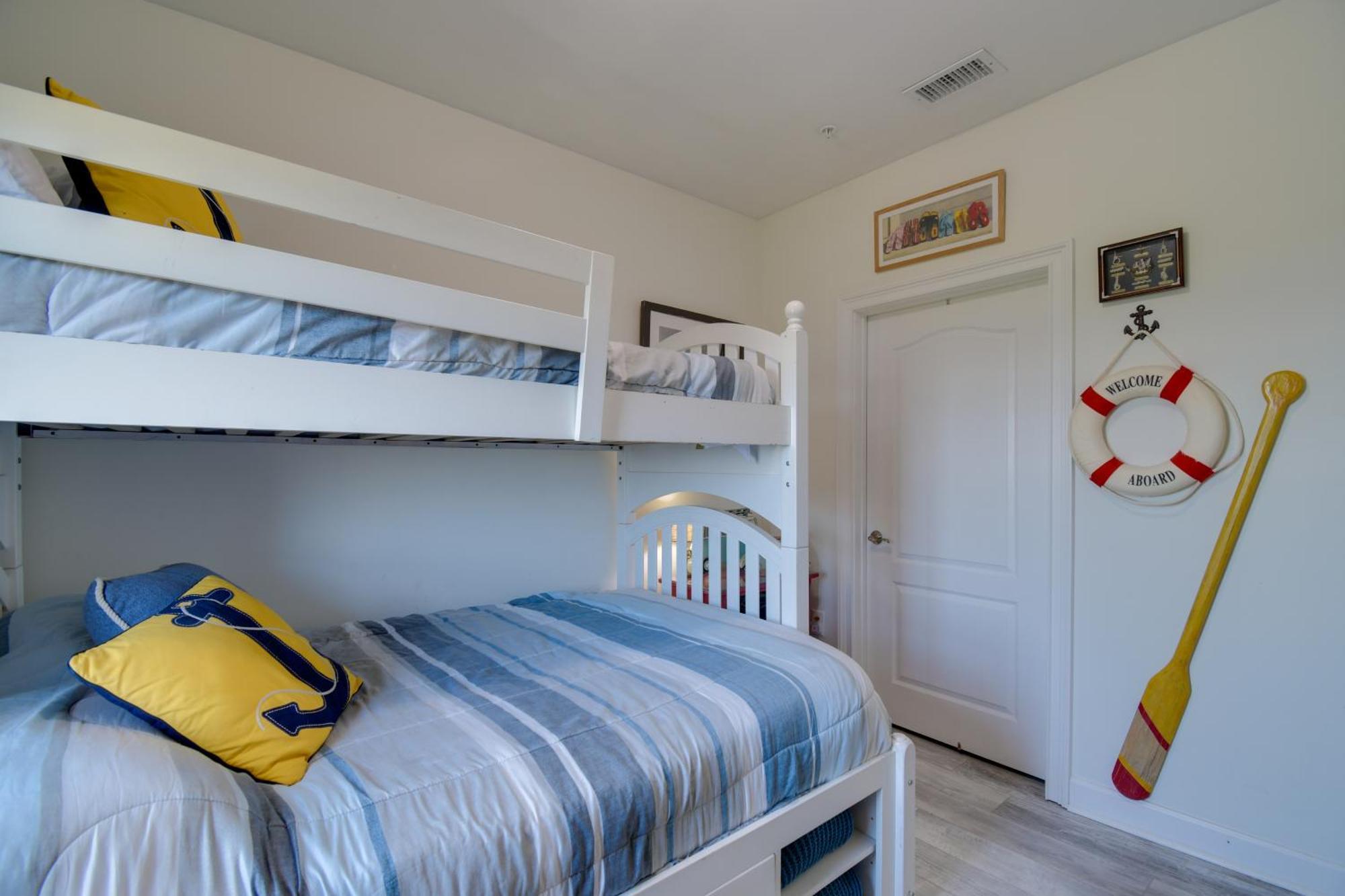Beachfront Family Escape Pool Access Apartment